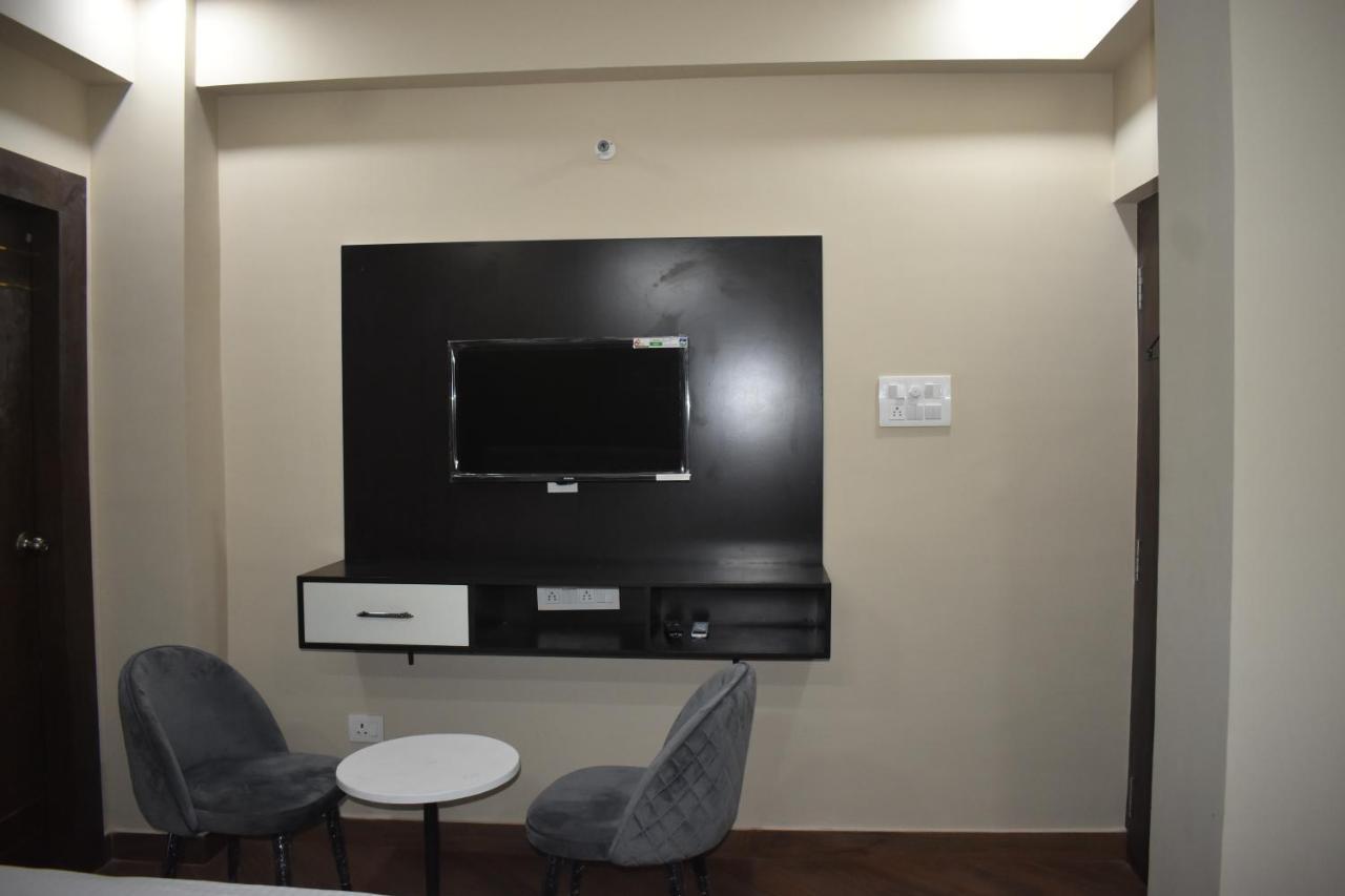 Hotel Lilac Doors باتنا المظهر الخارجي الصورة